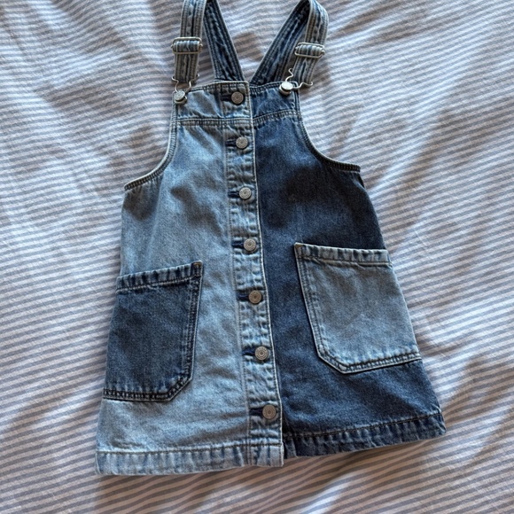 💙🩵GAP Two Toned Overall Denim Dress 💙🩵 - Picture 6 of 6